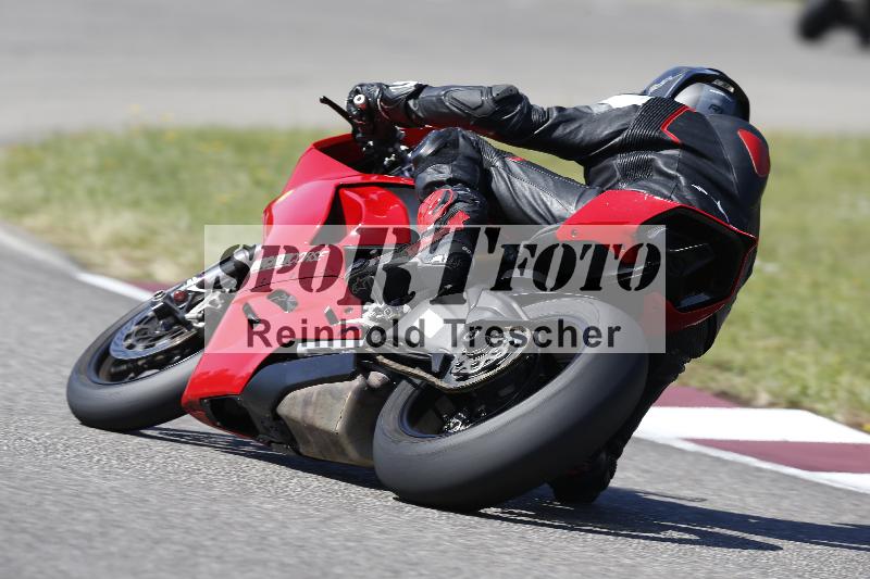 /Archiv-2025/48 25.08.2025 Cornu Master School ADR/rot-rouge/106